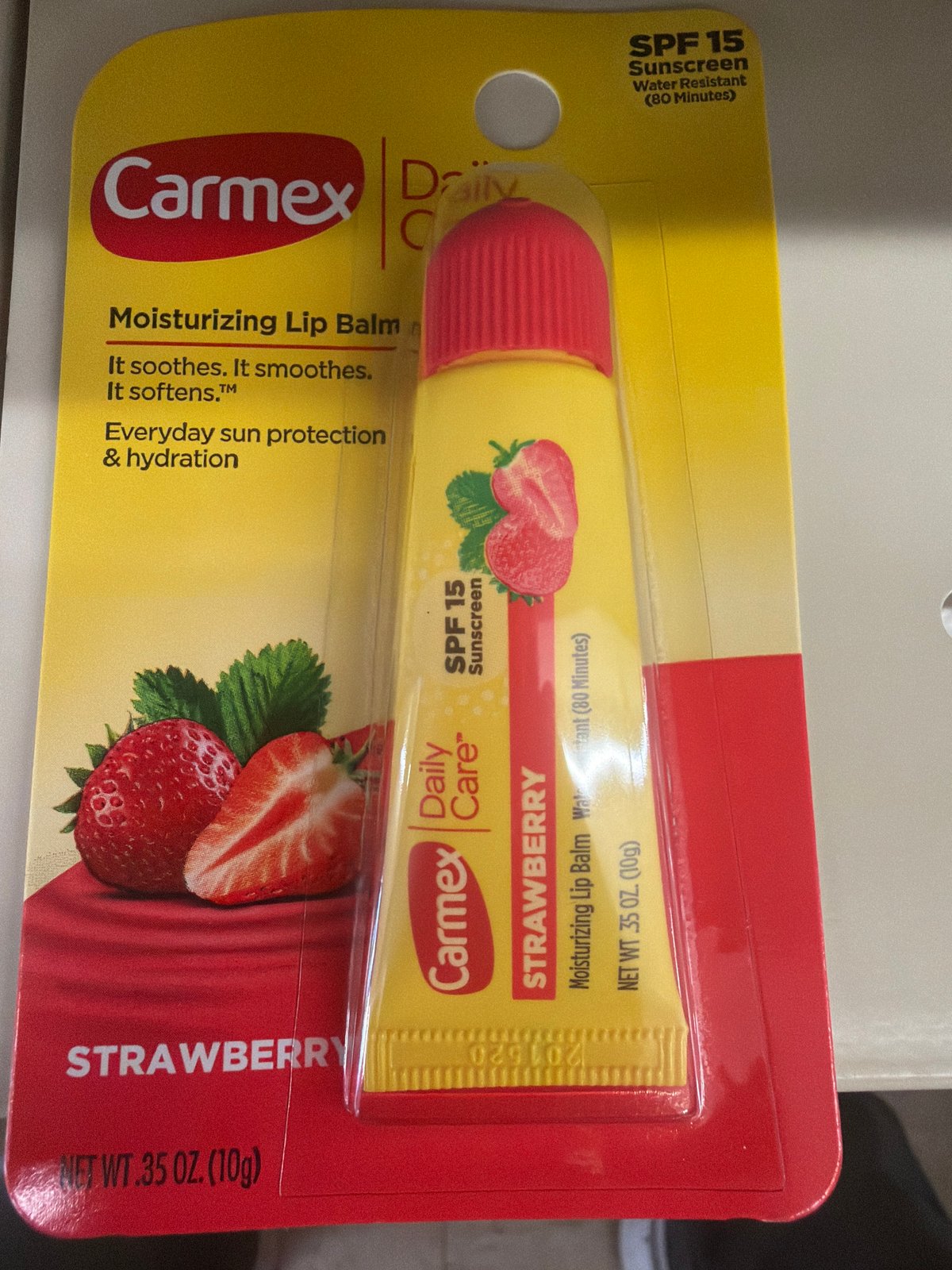 CARMEX MOISTURIZING LIP BALM STRAWBERRY 10g